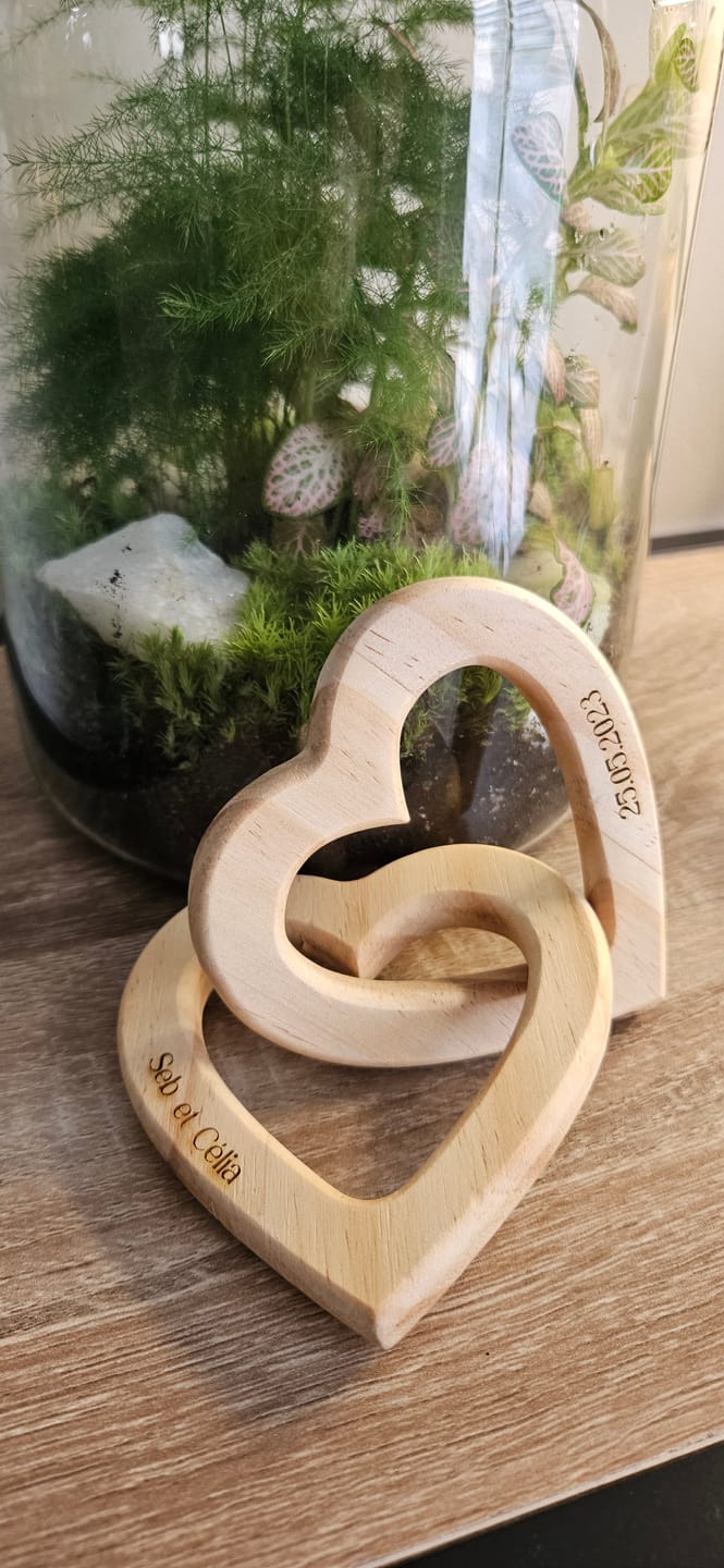 Customer photo review of Nos cœurs - Cœurs personnalisés en bois véritable gravés avec noms et date