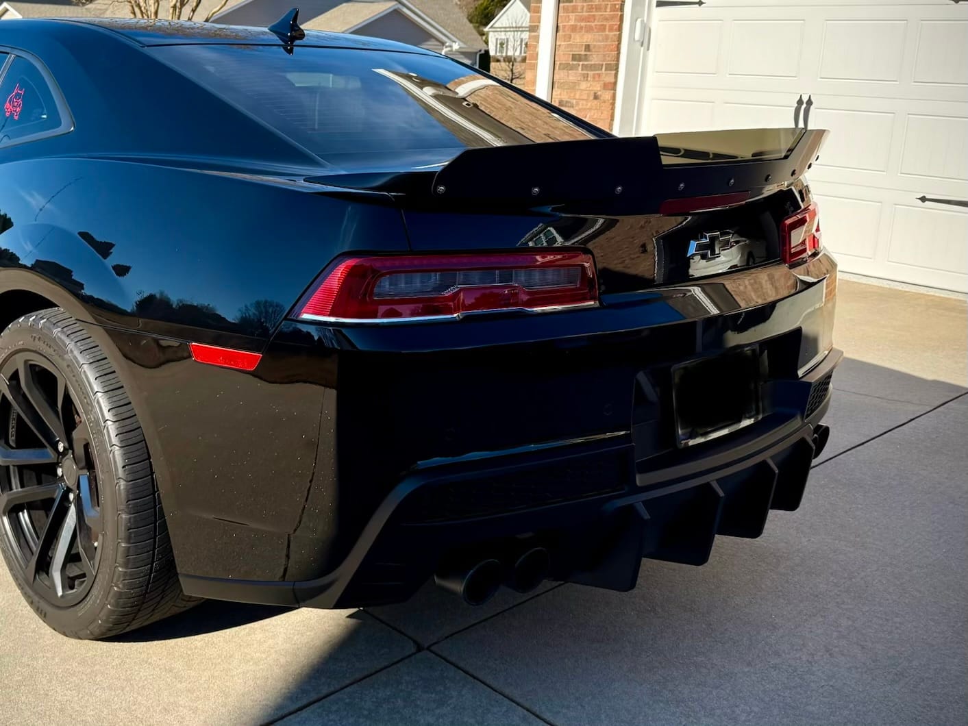 Customer photo review of 2014-2015 Chevy Camaro Evo Style Shark Fins Rear Diffuser Quad/Single Tips