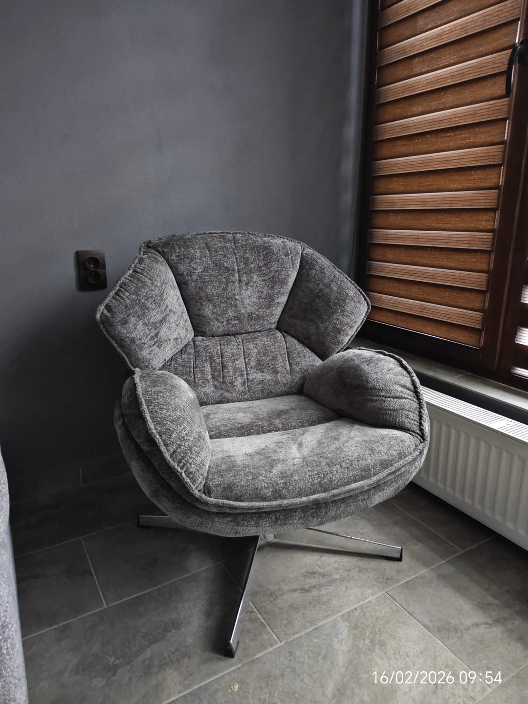 Customer photo review of Fotoliu GUIDO, gri/crom, stofa clasica/metal, 80x84x81 cm