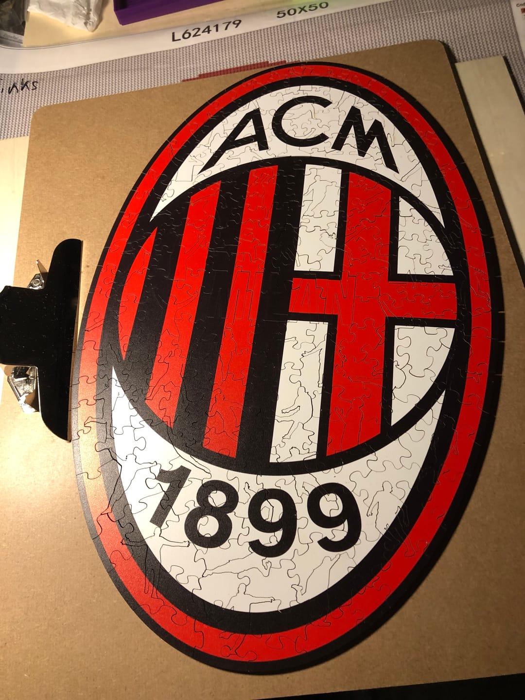 Customer photo review of AC Milan® Logo - Holzpuzzle