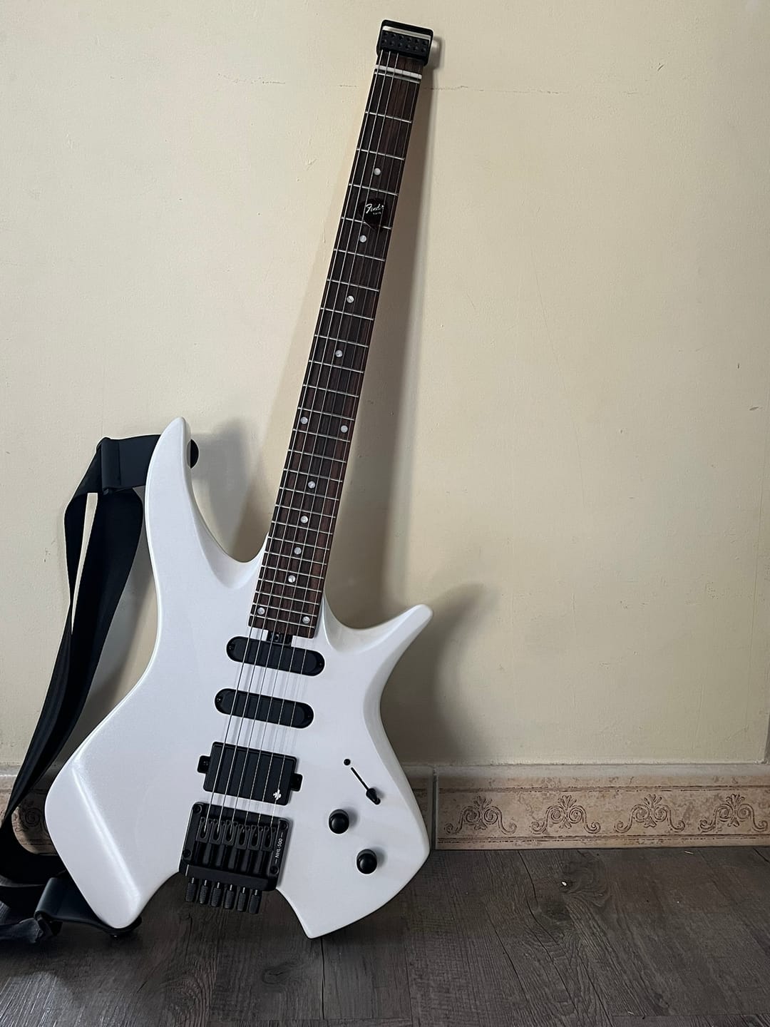 Customer photo review of Donner NHL-500 Guitare Électrique Moderne Sans Tête