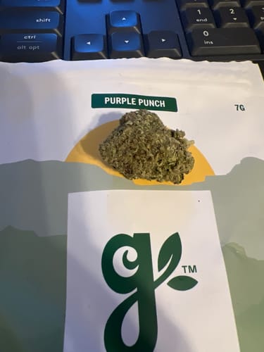 Reviewer's Purple Punch nugget resting on the product packaging.
