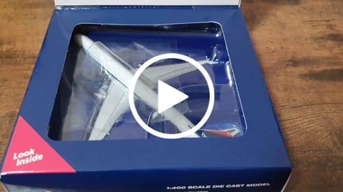 Customer video review of GEMINI DELTA 767-400ER 1/400 REG#N826MH INTERIM LIVERY (**)