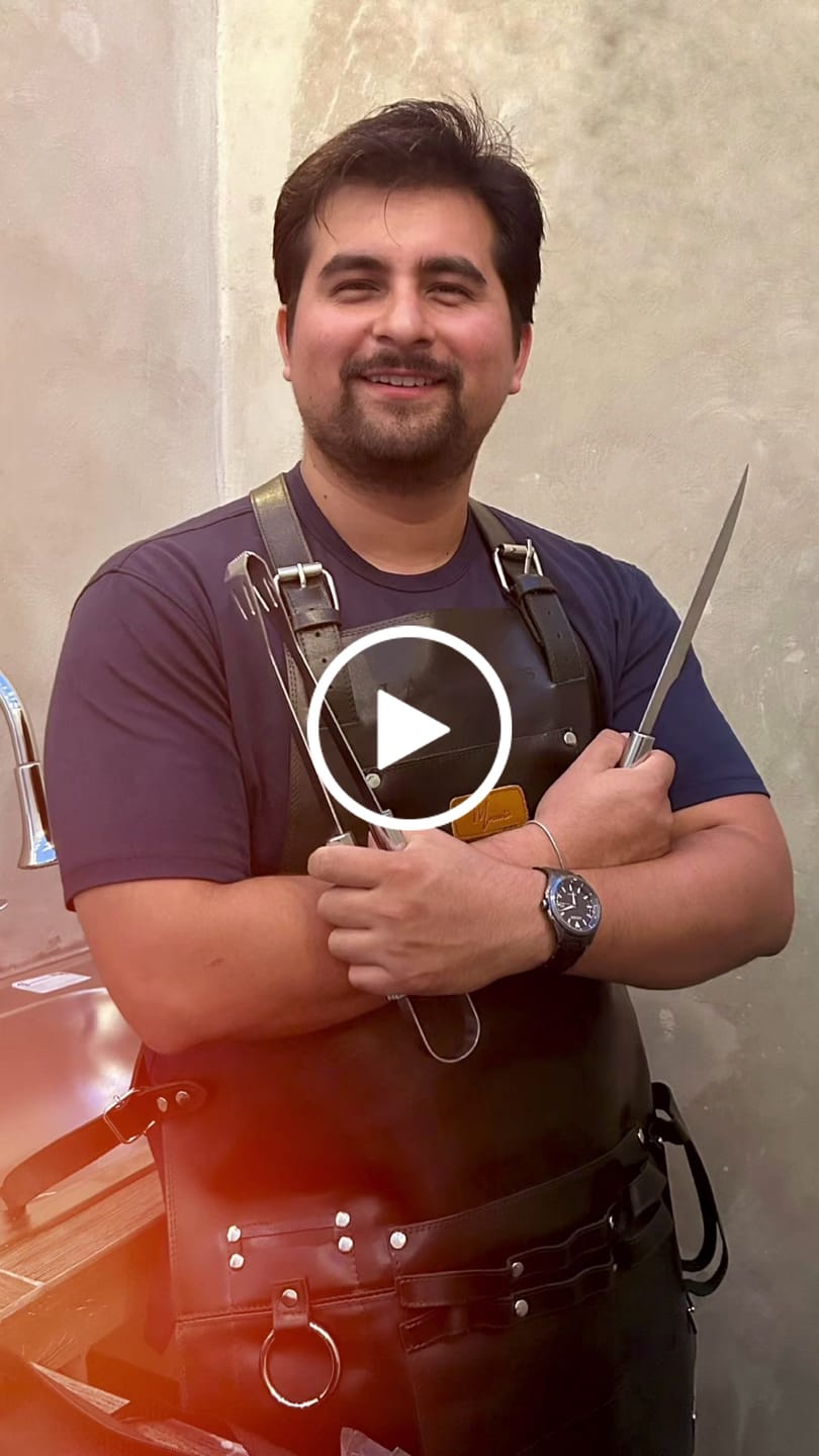 Customer video review of Mandil  T-Bone 100% Piel + Kit Parrillero +Set Porta vasos Gratis!!