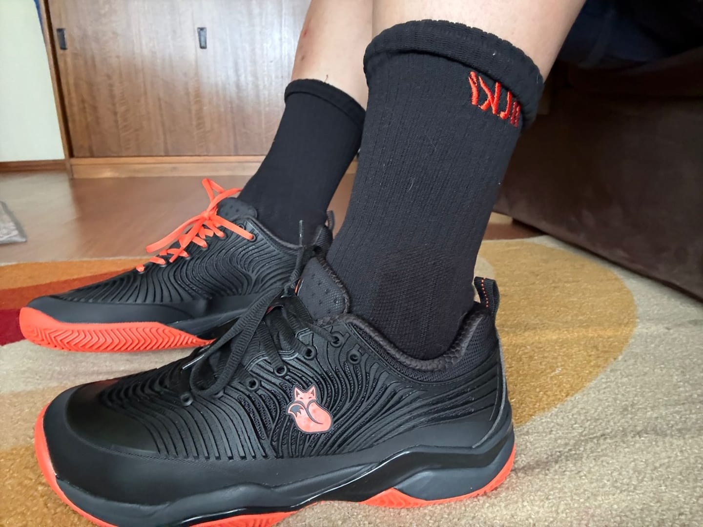 Customer photo review of Zapatilla de Tenis ORTAK Tilki Negro Naranjo