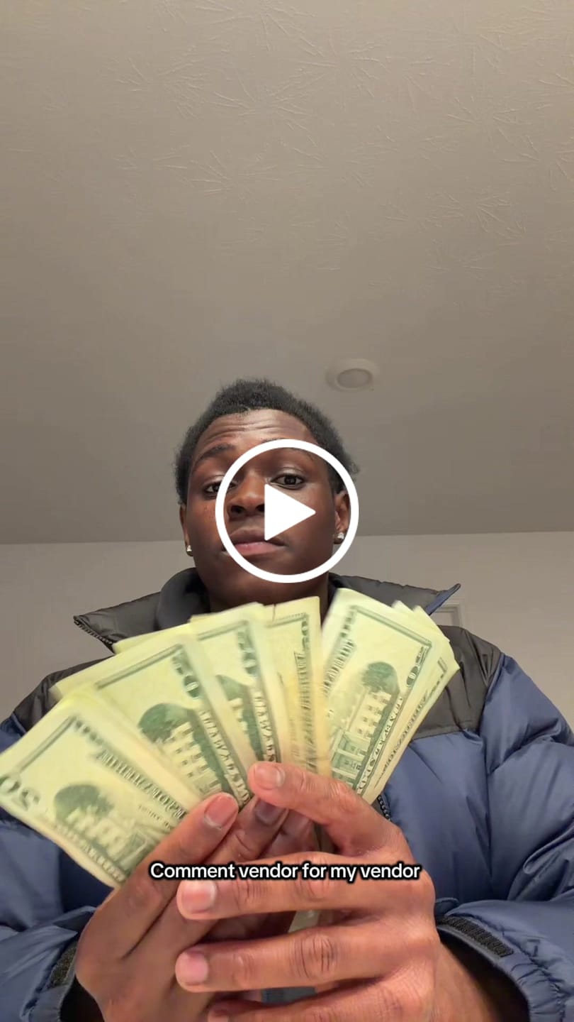 Customer video review of The North Face Men's 1996 Retro Nuptse Jacket in Summit Navy/TNF Black