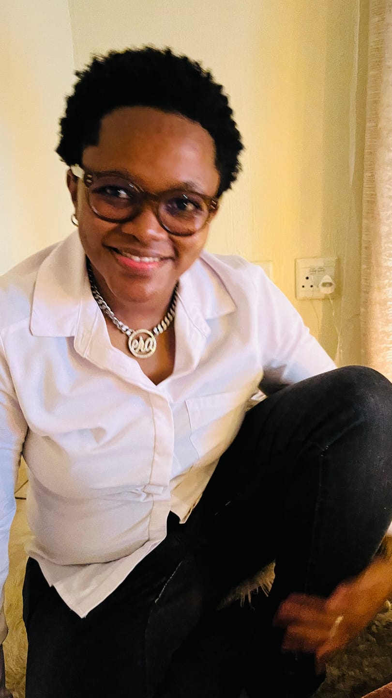 Customer photo review of Era Luxe Silver Choker