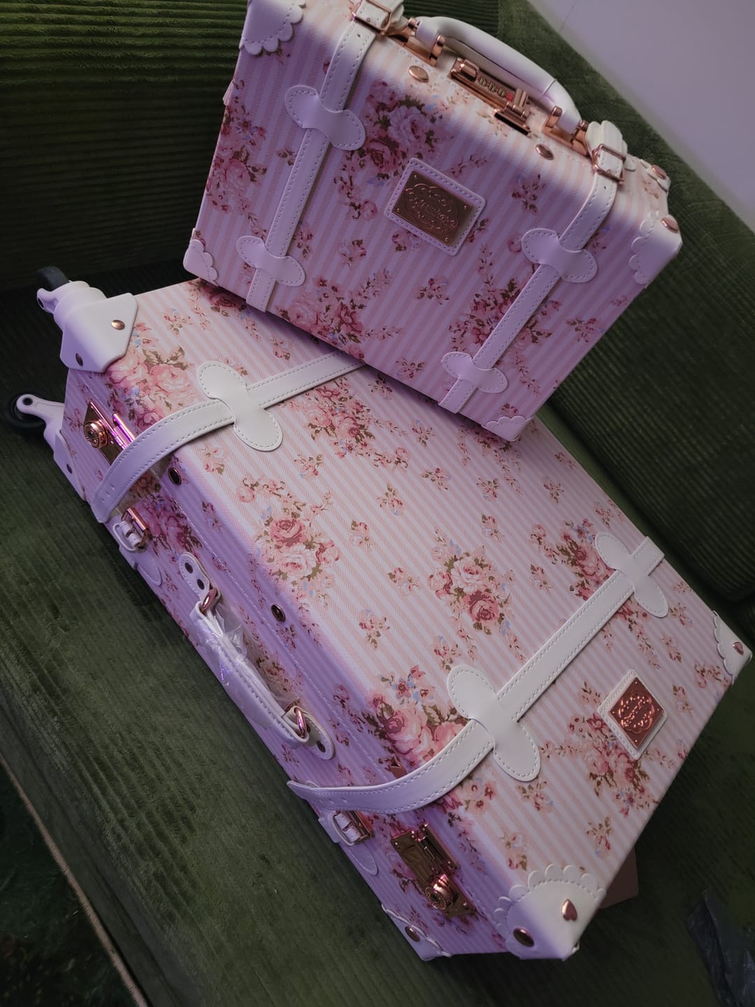 Customer photo review of WildFloral Large Check-in Set - Train Case