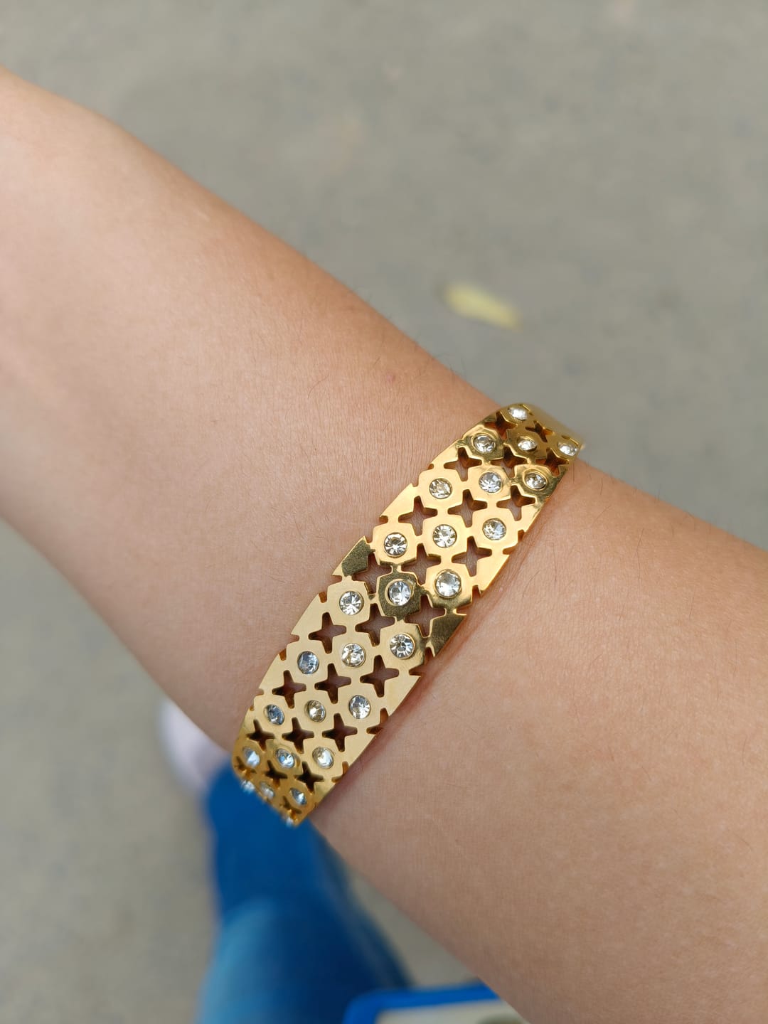 Customer photo review of Shimmering Star Gold Bangle Bracelet