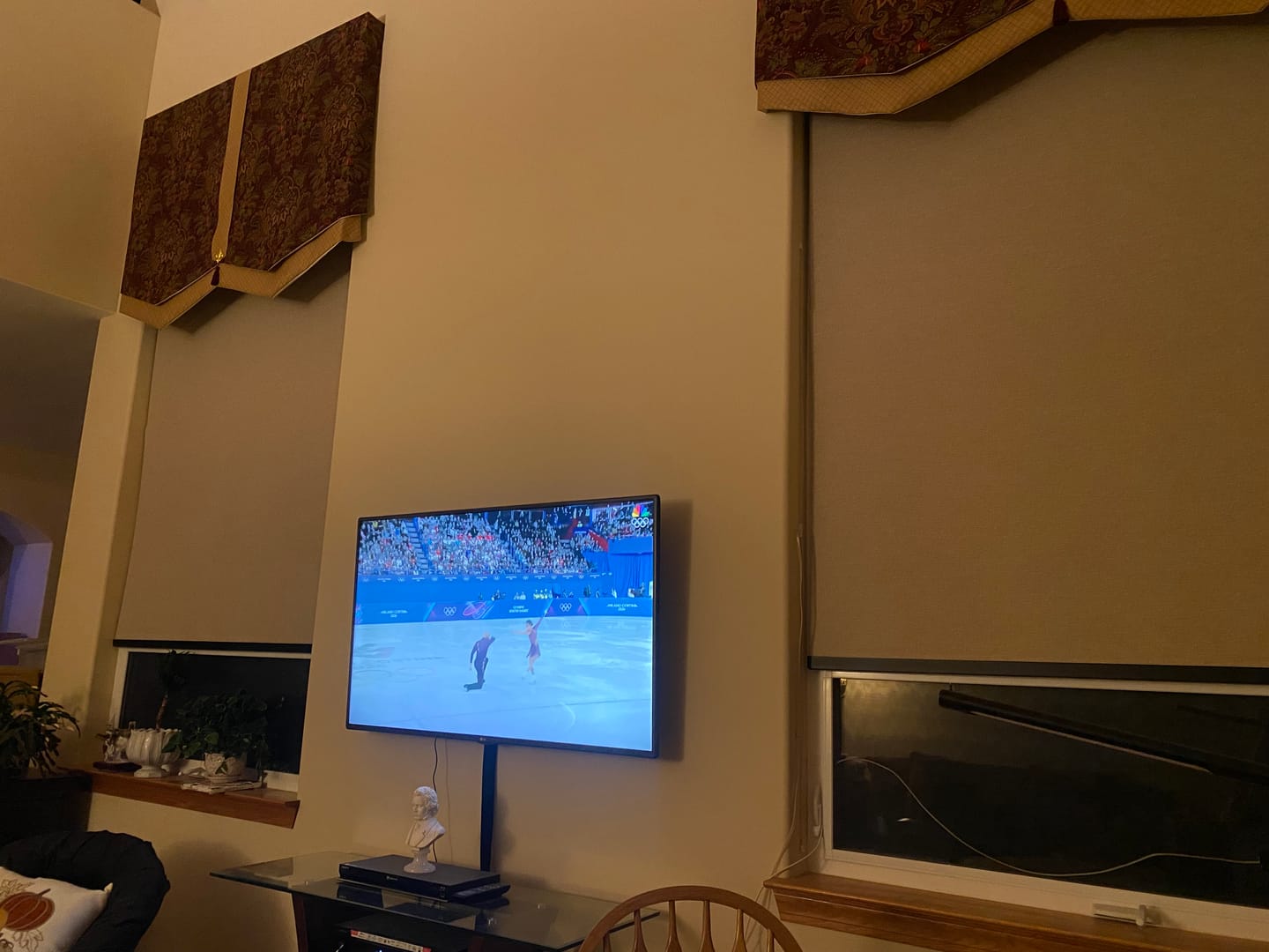 Customer photo review of SmartWings Motorized Roller Shades 100% Blackout Safari