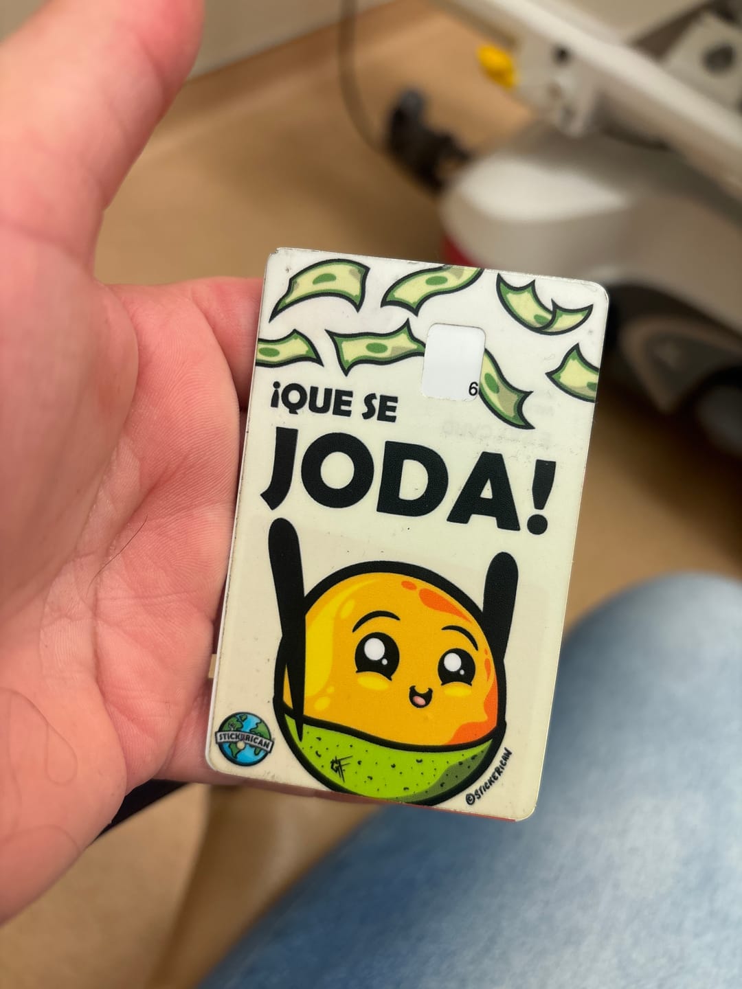 Customer photo review of Que Se Joda - Sticker para Tarjeta de Crédito
