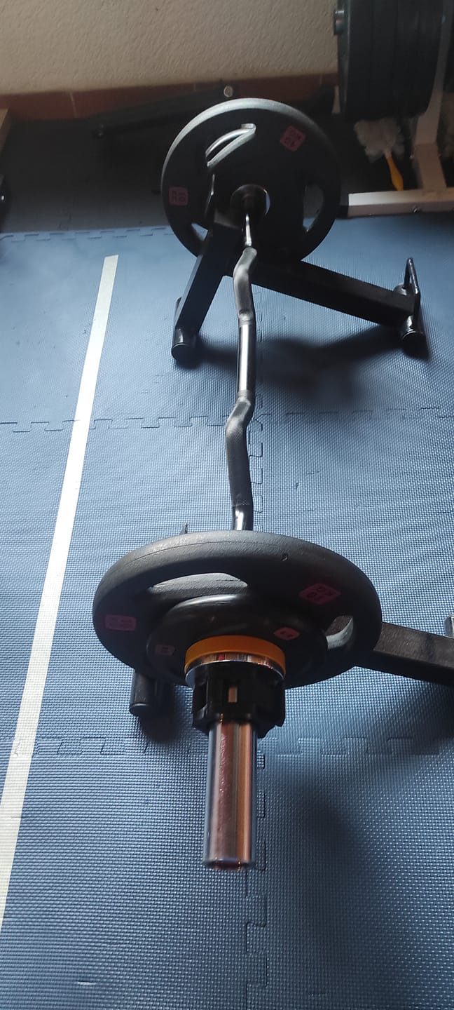 Customer photo review of Riot EZ Curl Bar, 12kg - Black Shaft