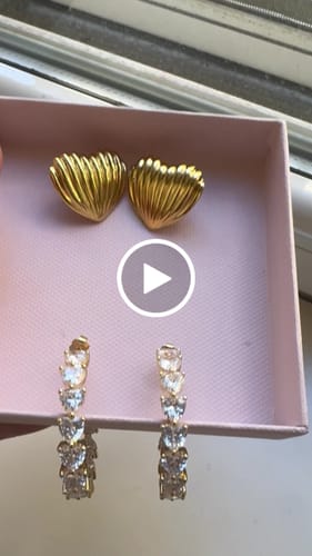 Customer video review of REGALO DIRETTA: 1 PER ORDINE- Orecchini Cuore Conchiglia Dorata