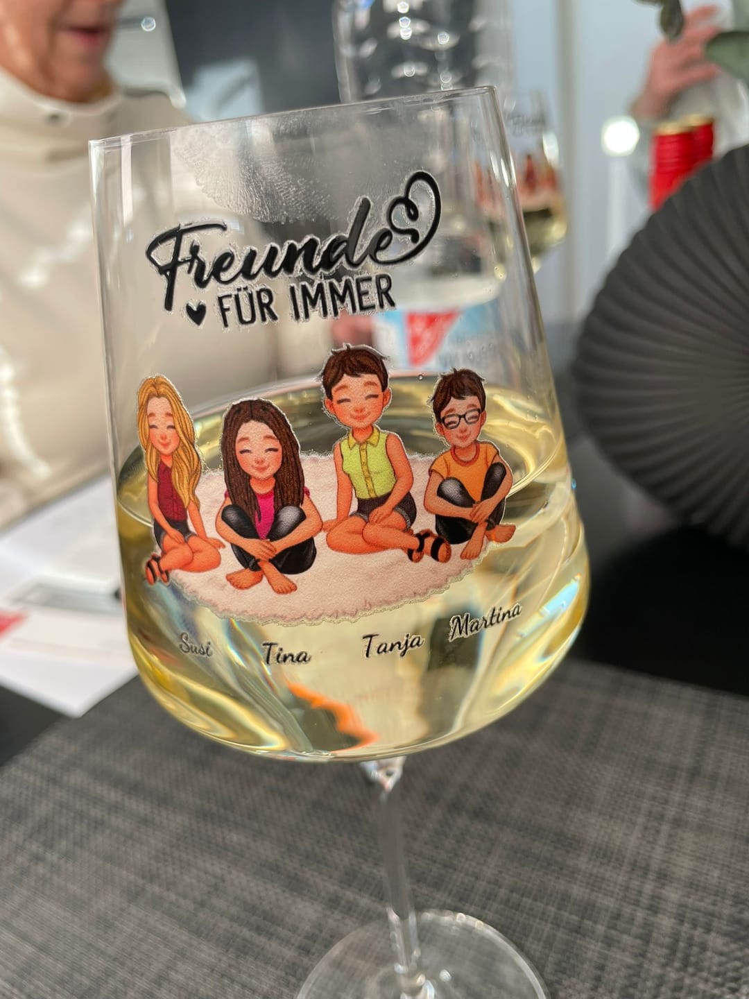 Customer photo review of Auf uns - Personalisiertes Weinglas für beste Freundinnen