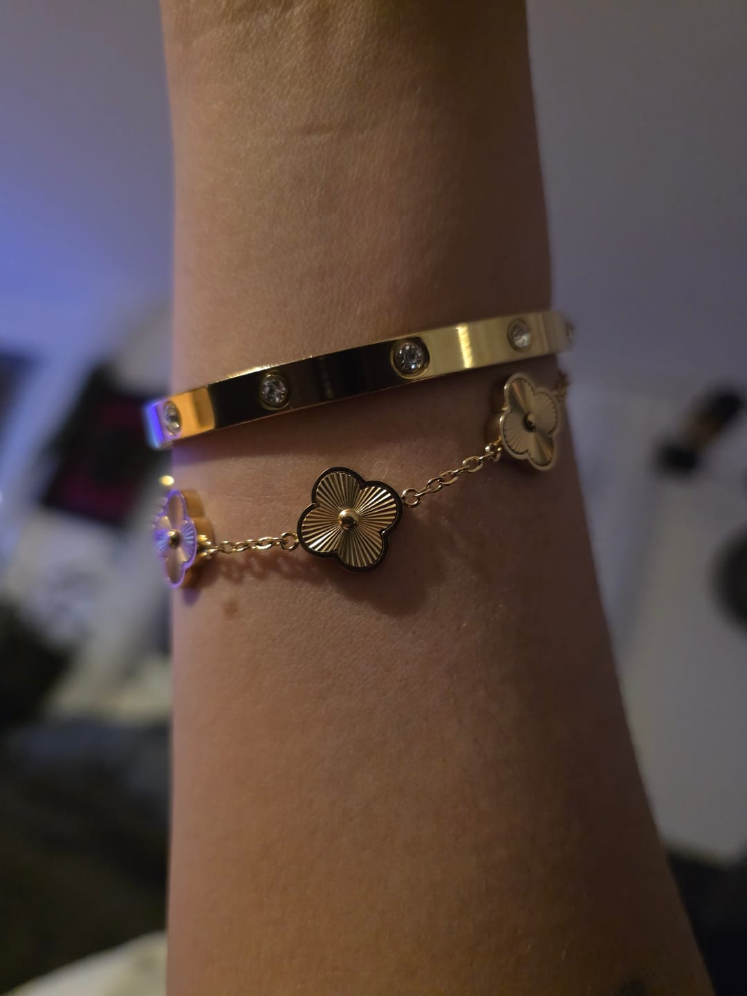 Customer photo review of Deluxe Timeless Stone Armreif 18K Vergoldet