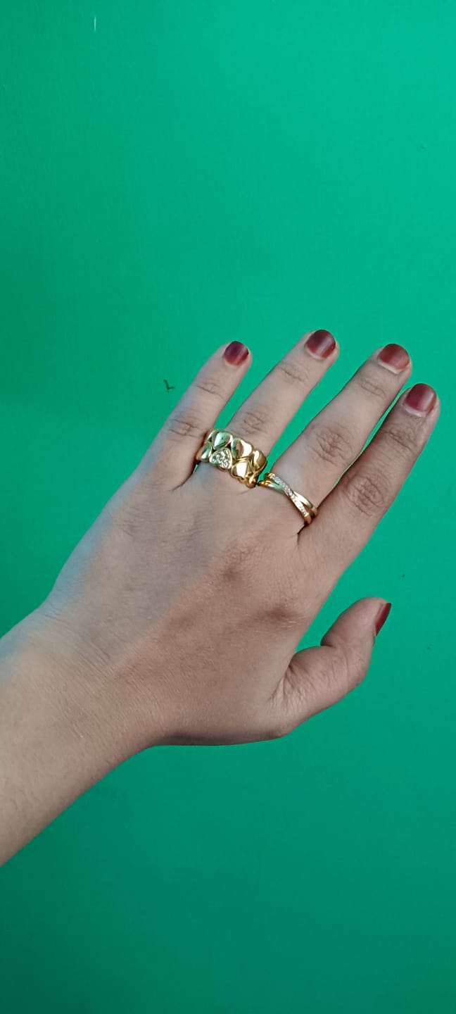 Customer photo review of Gold Hearts Band Ring