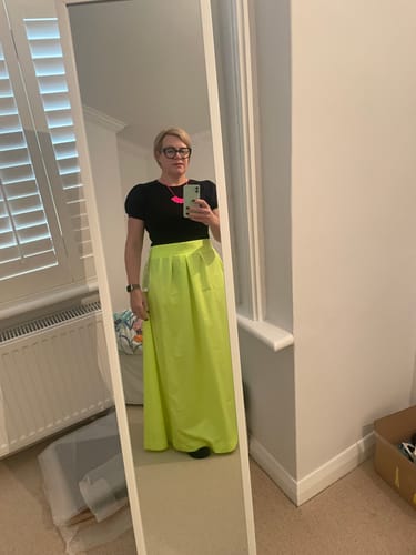 Customer photo review of High-Waisted Neon Green Maxi Skirt with Elastic Waistband