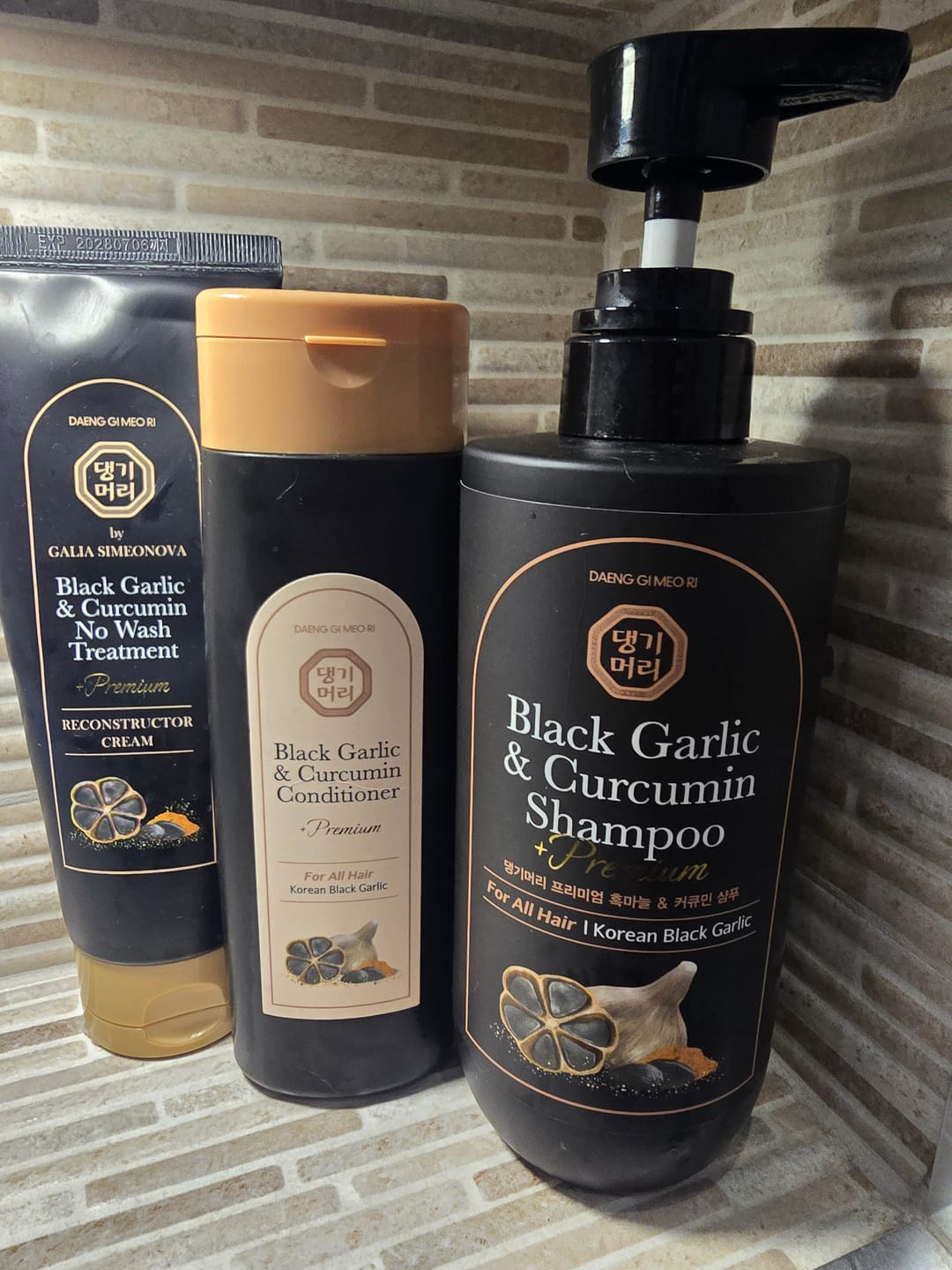 Customer photo review of Премиум анти-ейдж шампоан против косопад с Черен чесън и куркумин Doori Black Garlic and Curcumin Shampoo