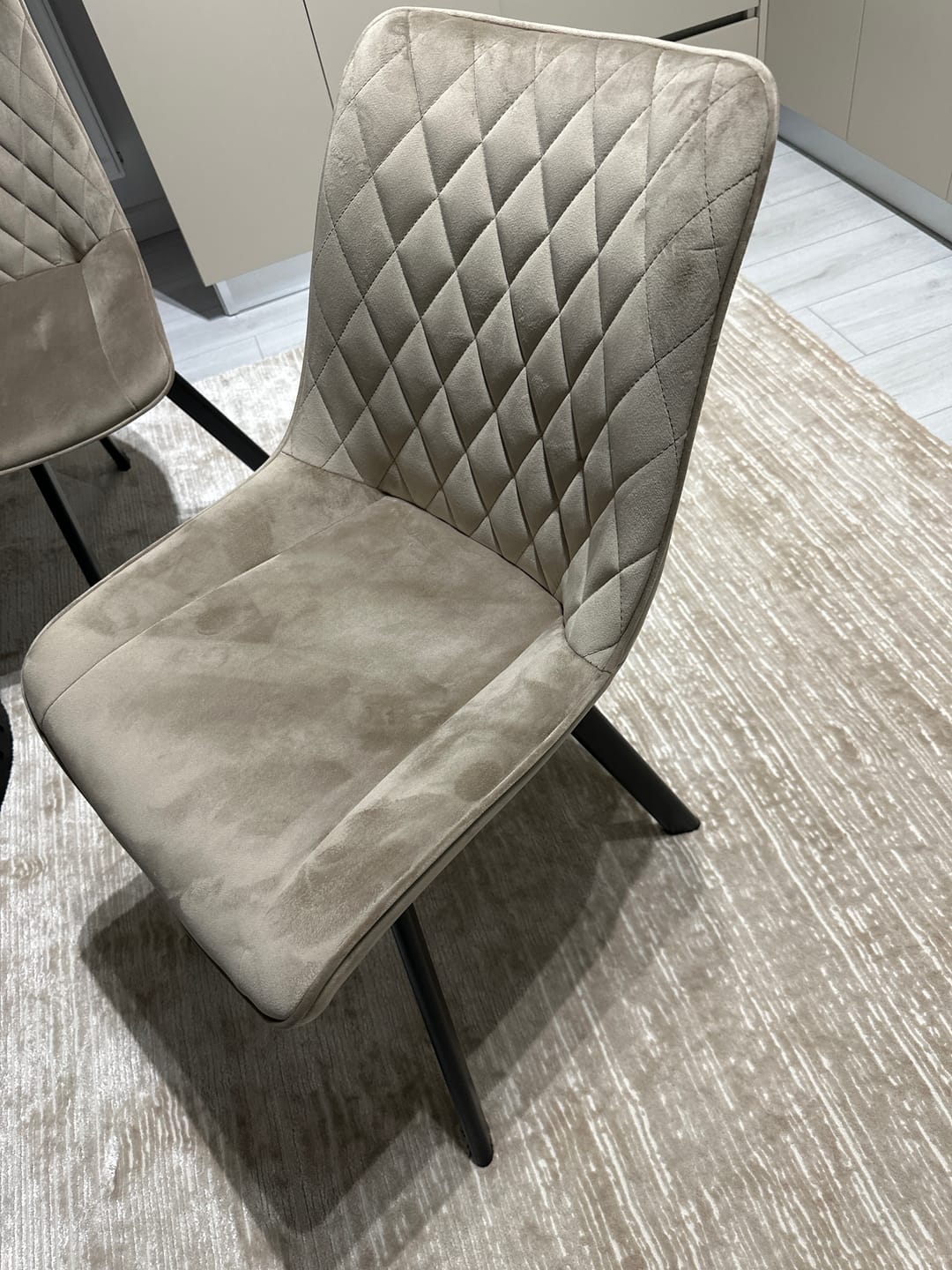 Customer photo review of Scaun rotativ K520, bej/negru, stofa catifelata/metal, 45x63x80 cm