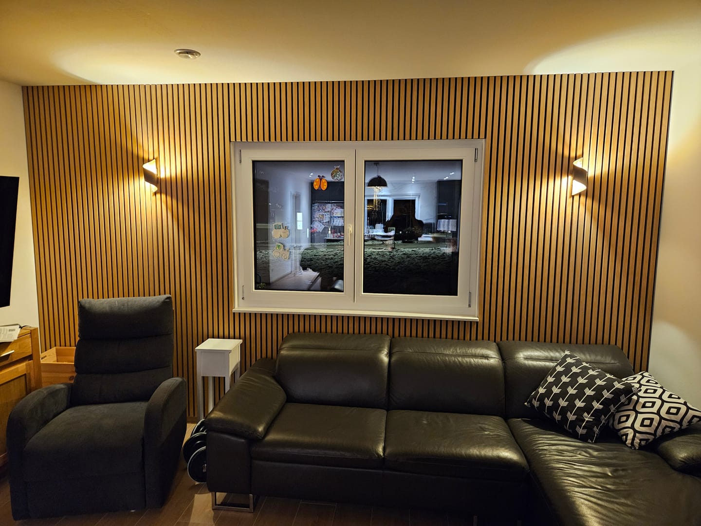 Customer photo review of Akustikpaneele Rustikale Eiche | 240 cm x 60 cm | Dreiseitig Echtholzfurnier
