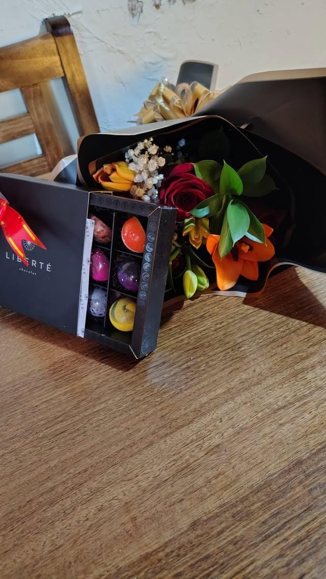 Customer photo review of Bombones Galileo Caja 9 Unidades
