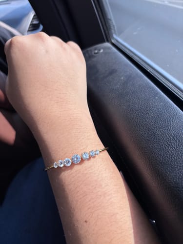 Customer photo review of Brazalete Abierto Siete Zirconias