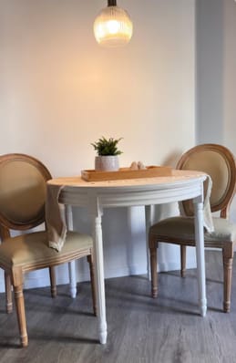 Customer photo review of KAJANI - Table à manger 4 personnes ronde en bois de pin blanc