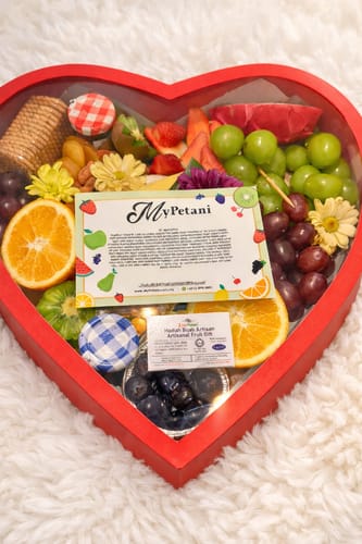 Customer photo review of Bentley Love Cheese Grazing Box