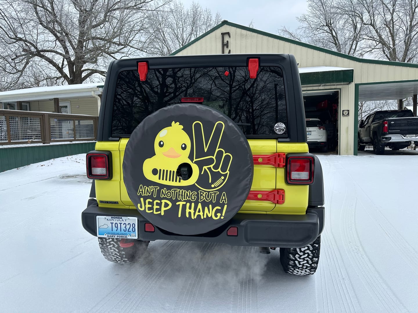 Customer photo review of Jeep Duck Ain't Nothing But A Jeep Thang Spare Tire Cover LT11