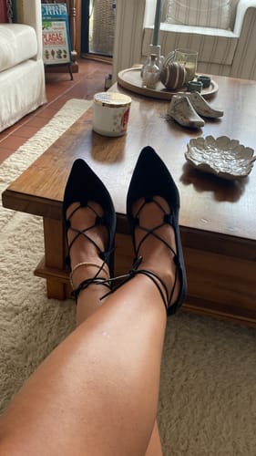 Reseña con foto de un cliente sobre Zapato Ballerina Terciopelo Amarras