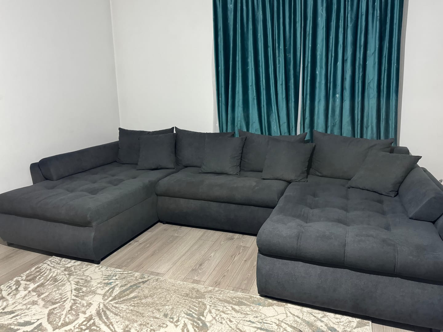 Customer photo review of Colțar extensibil dumonde cu ladă de depozitare si sezut confortabil din spuma HR, Loana U Enjoy Grafit 355x185 cm