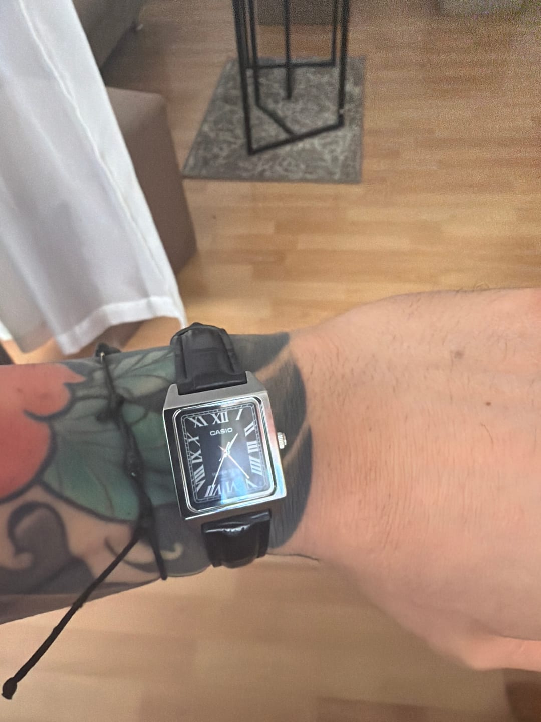 Customer photo review of Reloj Casio Tank Análogo LTP-V007L-1BUDF Cuero Dial Negro