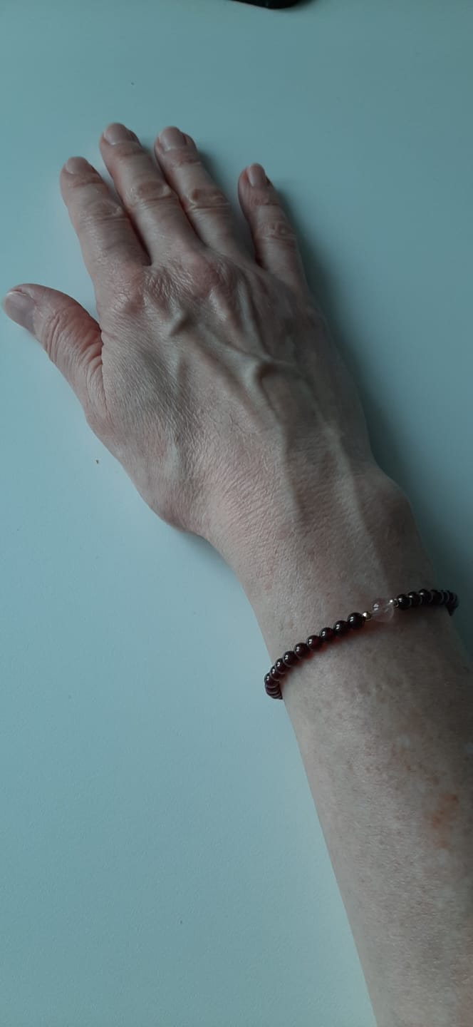 Customer photo review of Rubin Armband - Perlen geschliffen