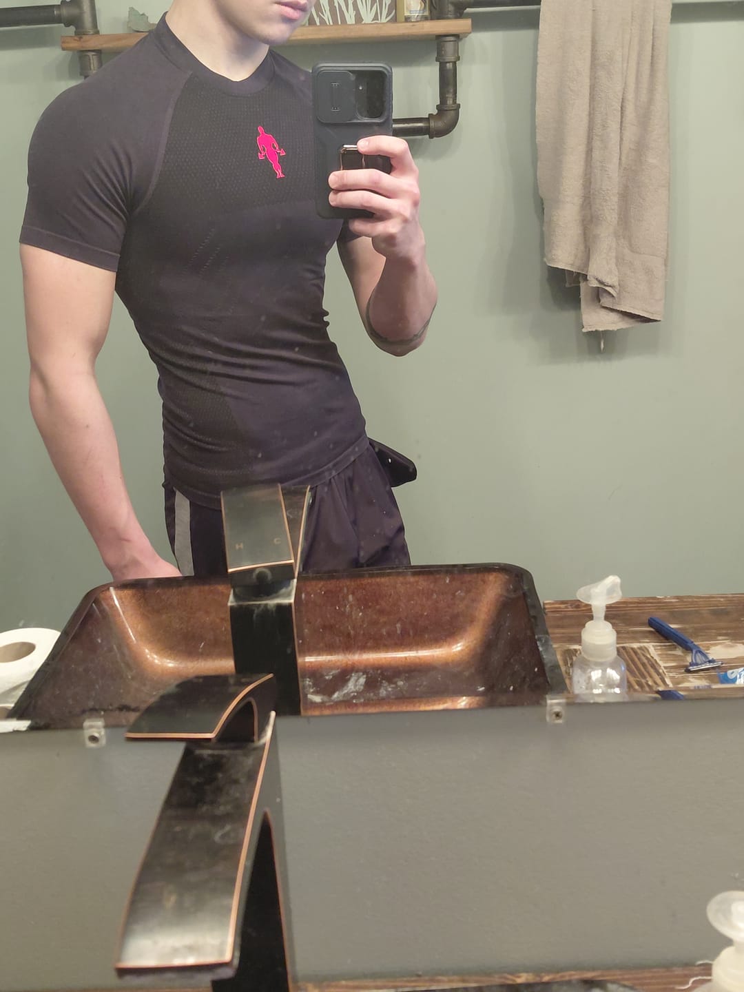 Customer photo review of 4286 - Gold's Iron Legacy Compression Tees
