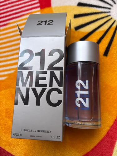 Reseña con foto de un cliente sobre Perfume Carolina Herrera 212 Men 200ml EDT