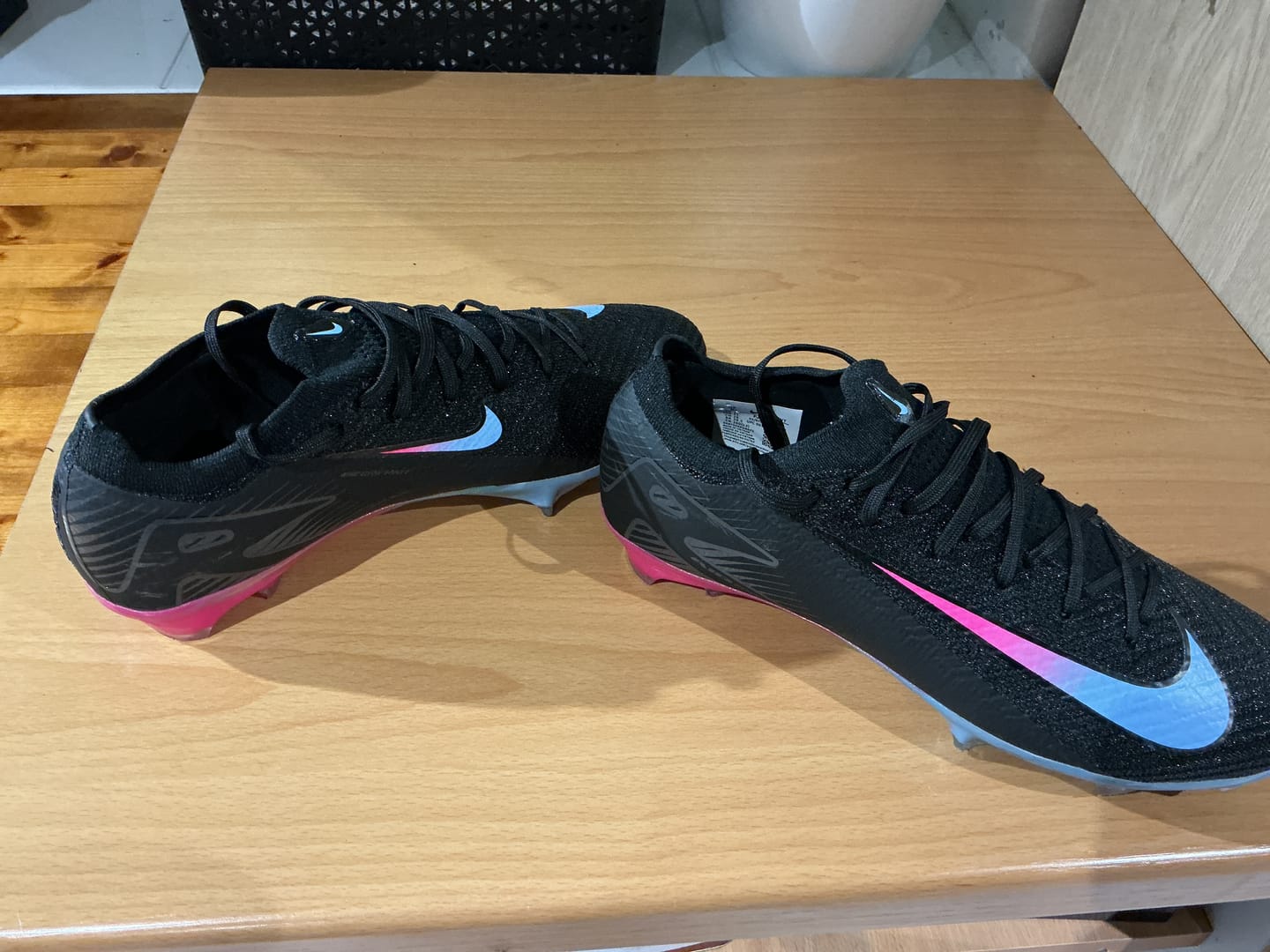 Customer photo review of Vapor 16 Nike by You FG - Noir/Bleu/Rose