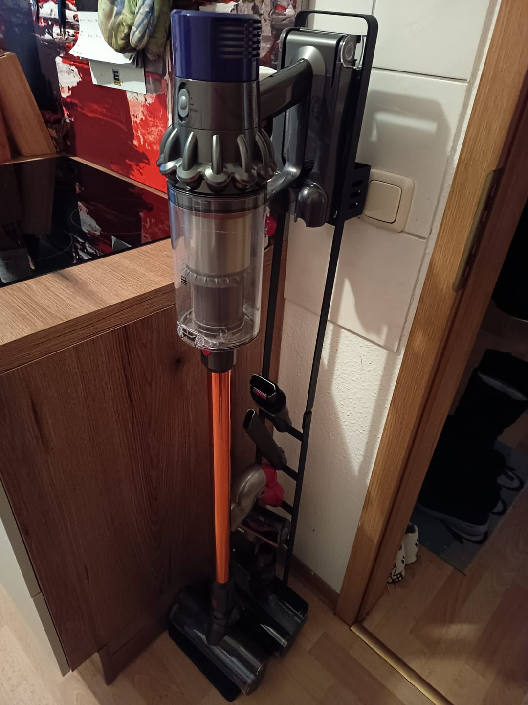 Customer photo review of Dripl Premium Boden-Standhalterung für Dyson V-Serie (V6–V15)