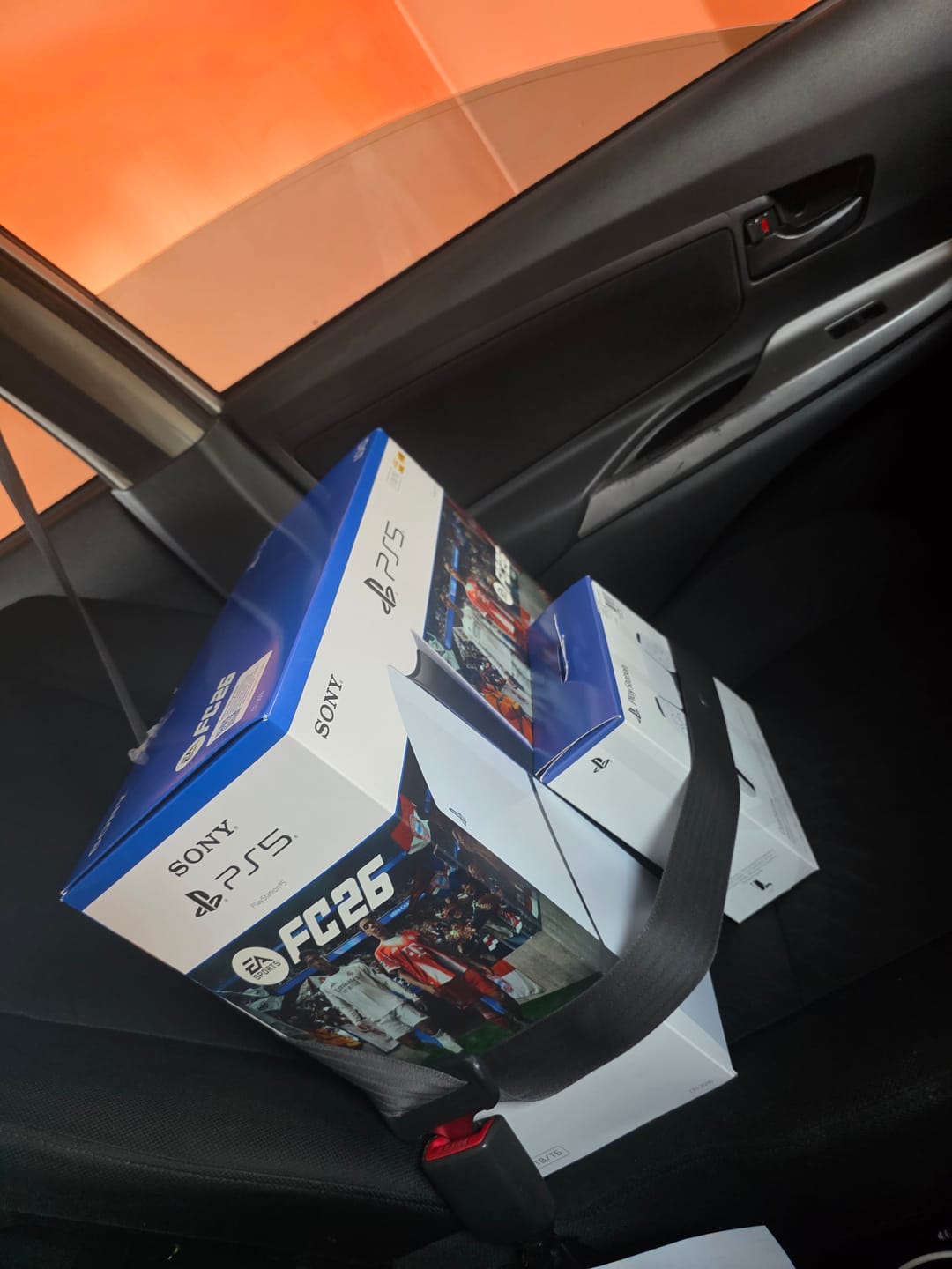 Customer photo review of PS5 Slim + EA FC 26 (Voucher)