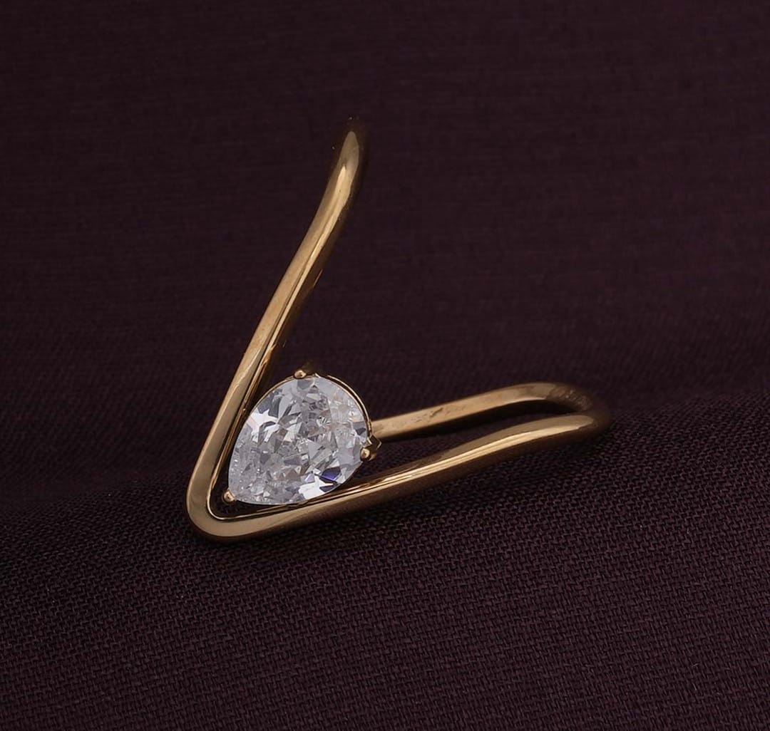 Customer photo review of Trendy Vee Diamond Ring
