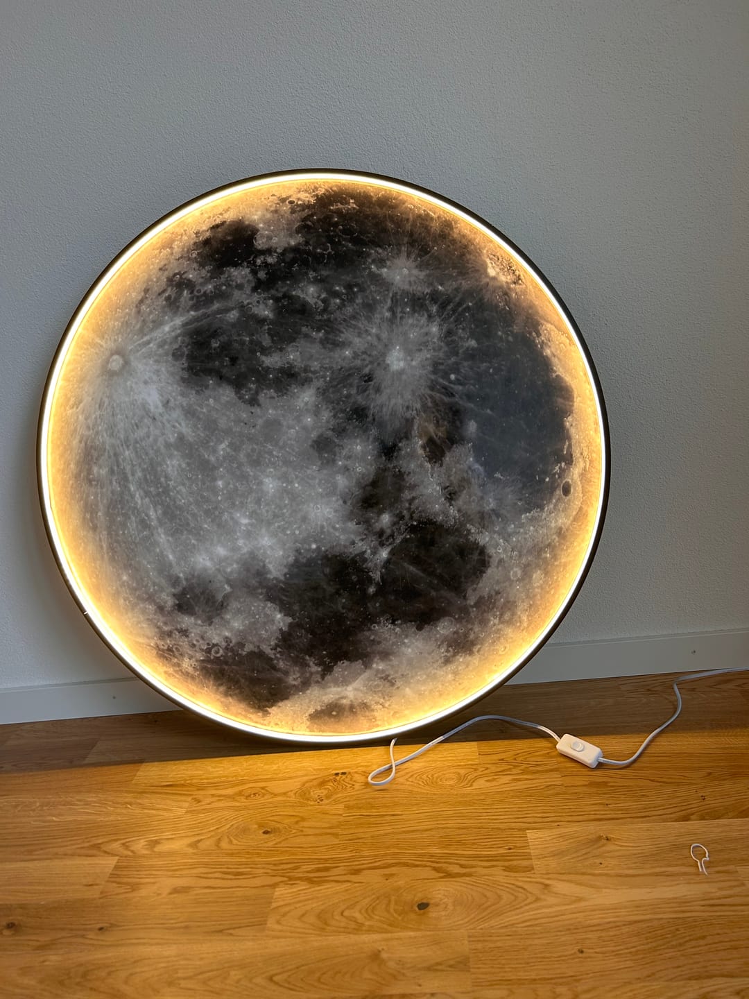 Customer photo review of Acryl-Wandbild mit Beleuchtung Moon