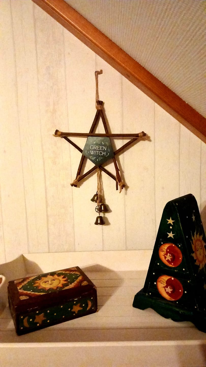 Customer photo review of Pentagramm Wanddeko mit Glocken – Green Witch Hängedekoration