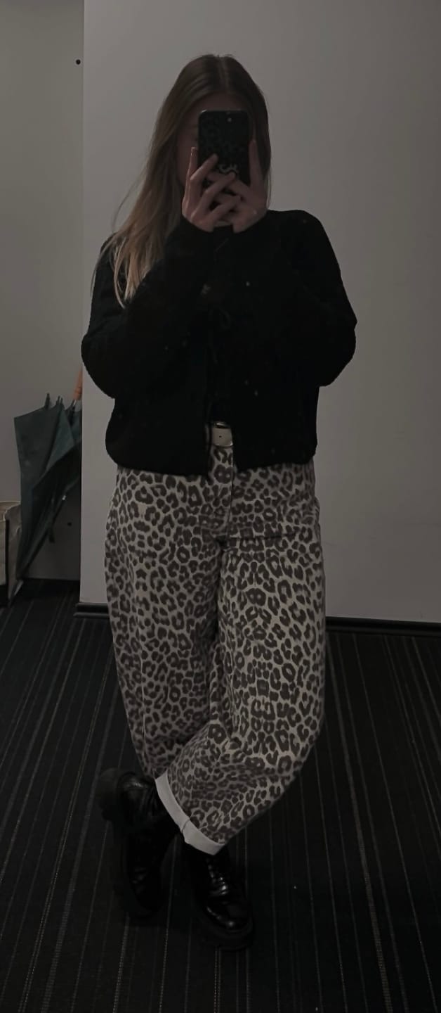 Customer photo review of Stretch Balloon Jeans Leo Pard