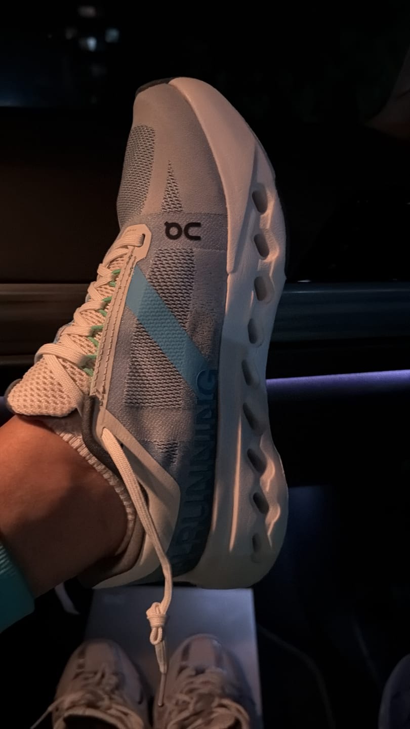 Customer photo review of On Running Cloudsurfer Next Mujer Niagara White