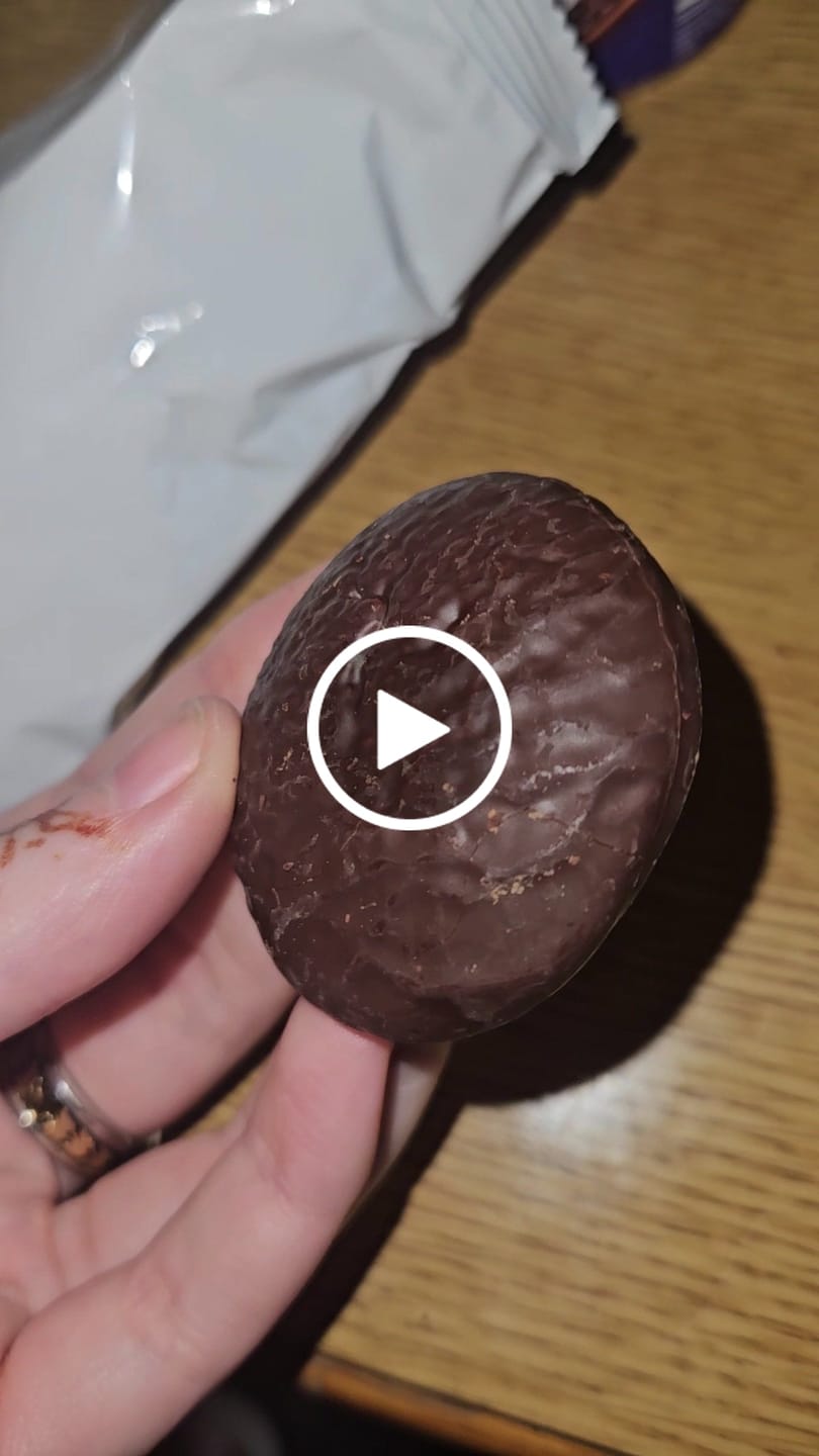 Customer video review of Biscotti proteici Nuvole ricoperti di cioccolato e arancia