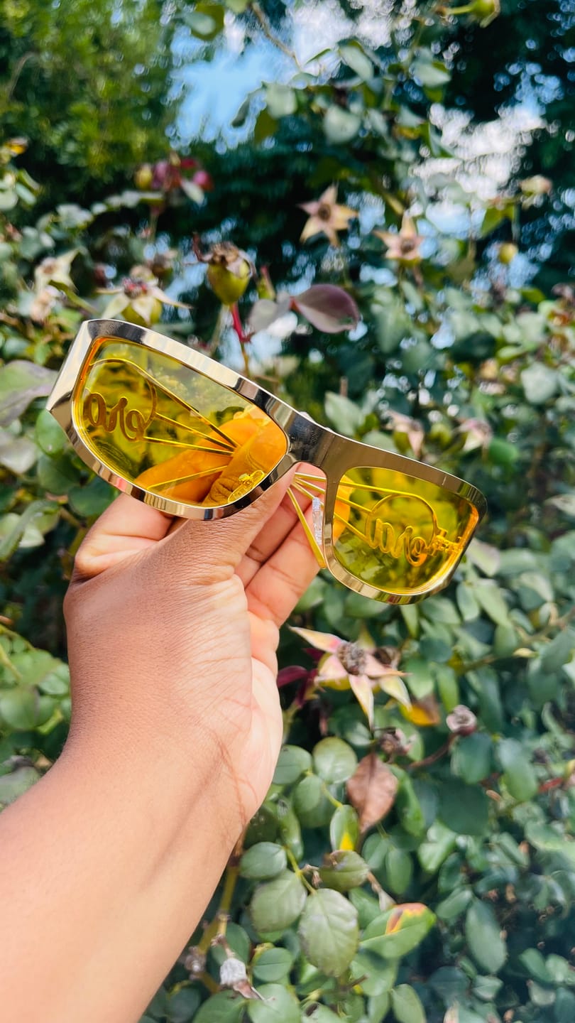 Customer photo review of Era Million Gold Sunglasses