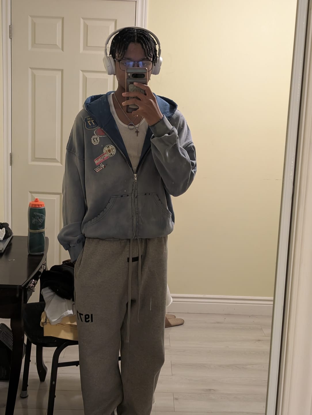 Customer photo review of Aelfric Eden Badge Boxy Zip Up Hoodie