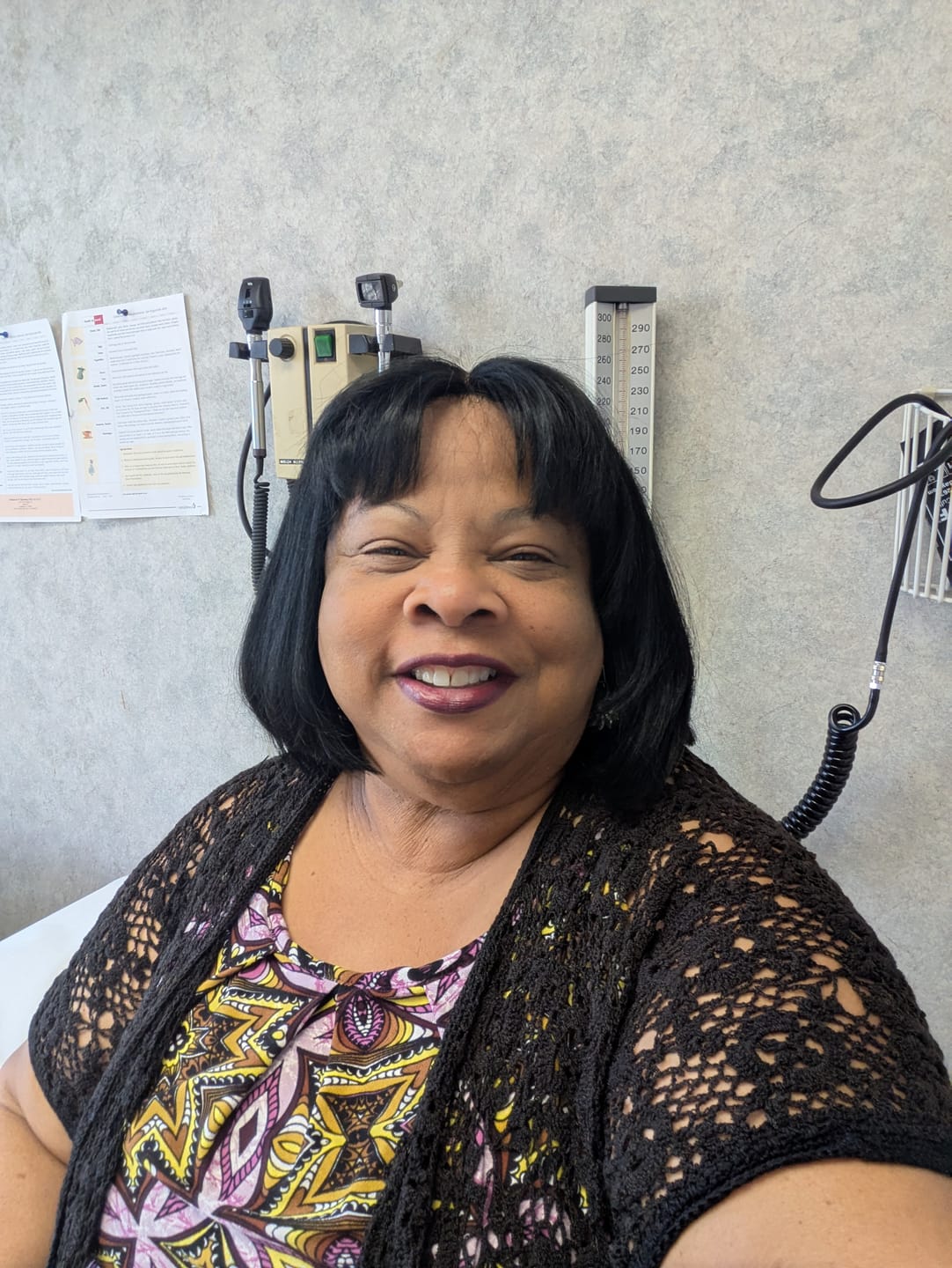 Customer photo review of Outre Glueless HD Lace Front Wig - CASTINE