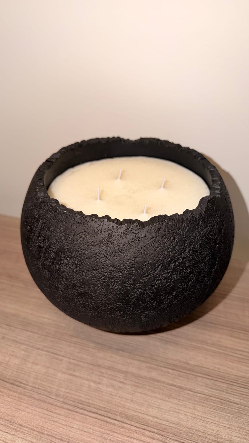 Customer photo review of Dragon's Egg Candle - Midnight Oud