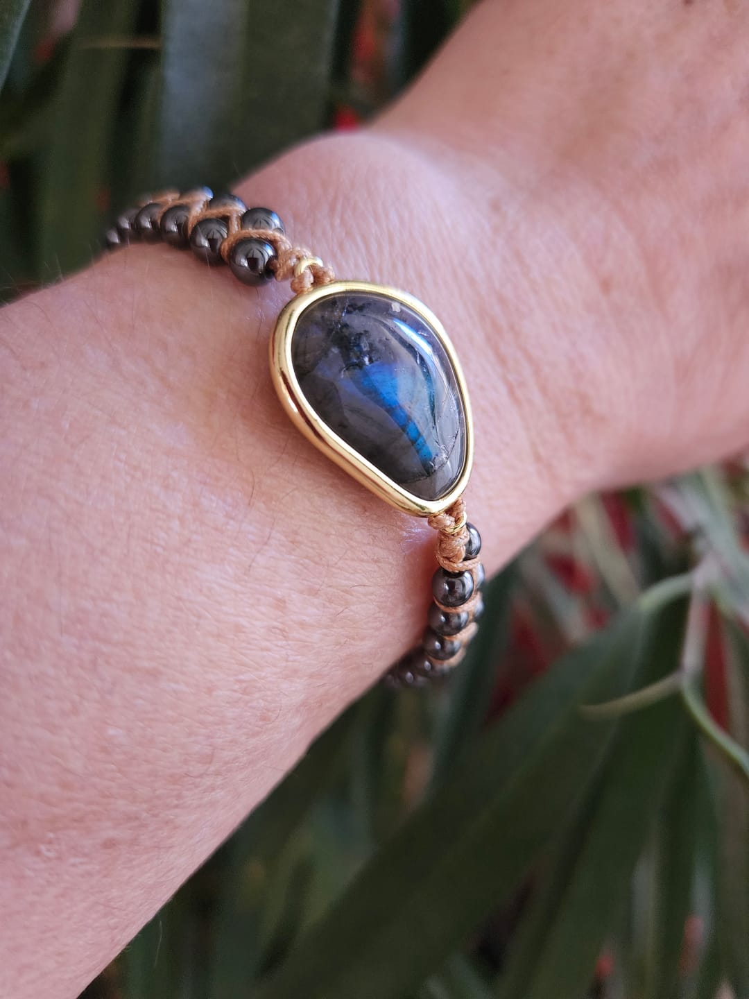 Customer photo review of Bracelet "Oeil Céleste" en Labradorite & Hématite