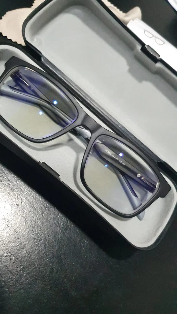 Customer photo review of Óculos de Grau Mirage